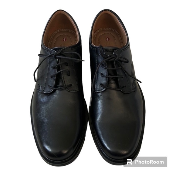 Unstructured by Clarks Men’s oxford lace up dress shoes size 10.5M
